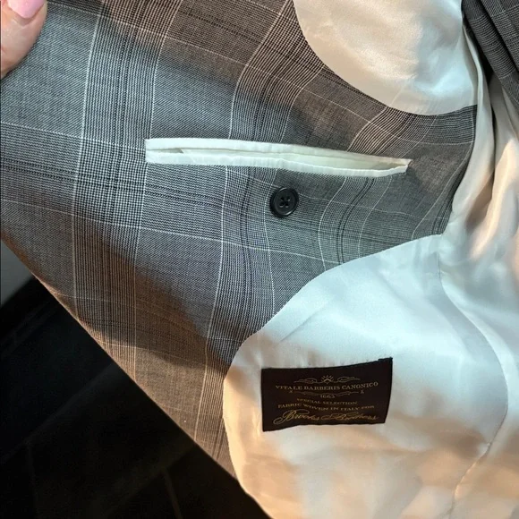 Like New Brooks Brothers regent fit 1818 suit 100% wool 44L 38W
